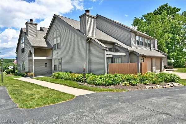 $199,900 | 4052 St Andrews Court, Unit 4, Canfield, OH 44406