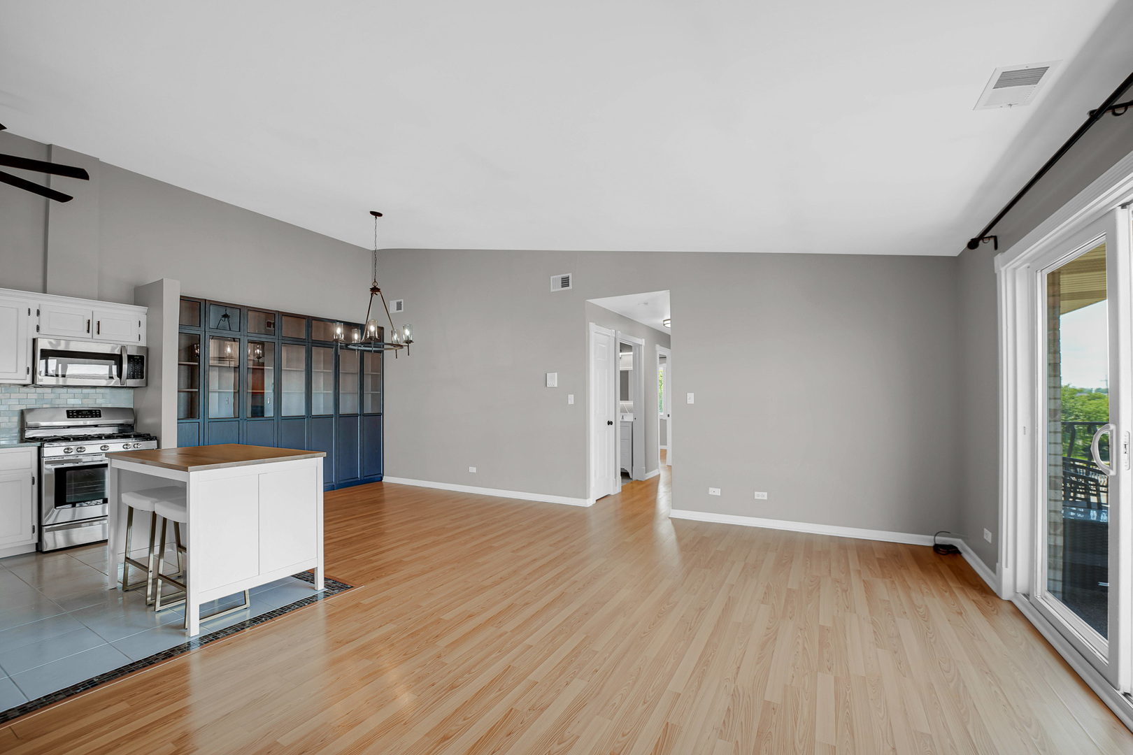 6264 South Gullikson Road, Unit 4A Chicago, IL 60638 - Photo 7 of 24