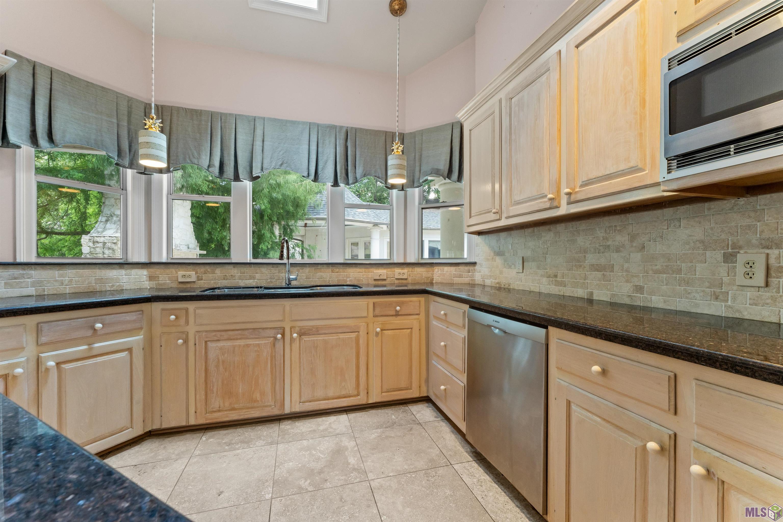 17735 Crossing Boulevard Baton Rouge, LA 70810 - Photo 14 of 54