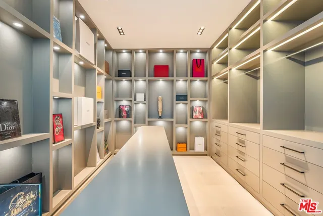 $12,999,000 | 9405 Sierra Mar Place, Los Angeles, CA 90069