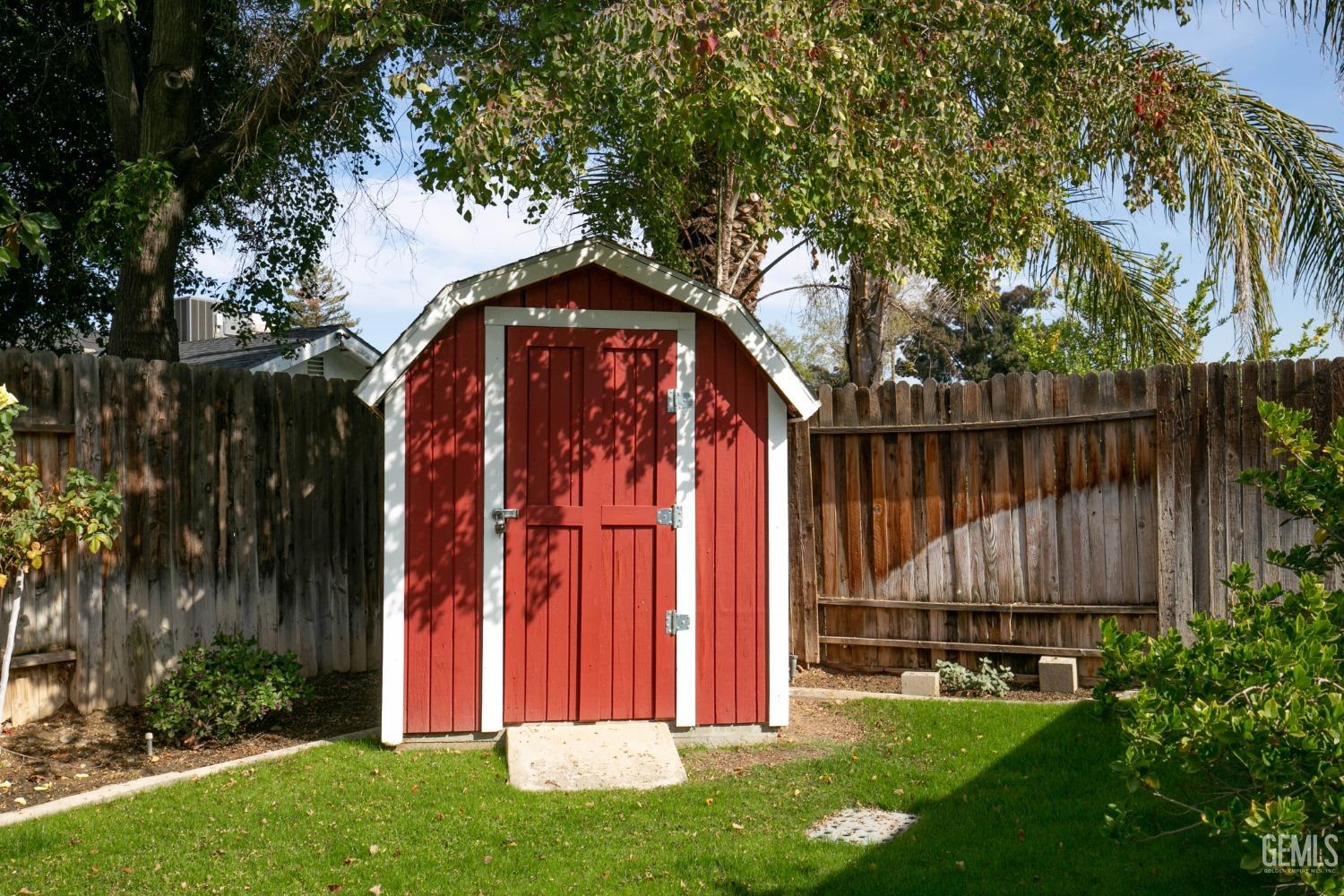 Undisclosed Address Bakersfield, CA 93312 - Photo 7 of 27 a view of backyard with potted plants and a large tree