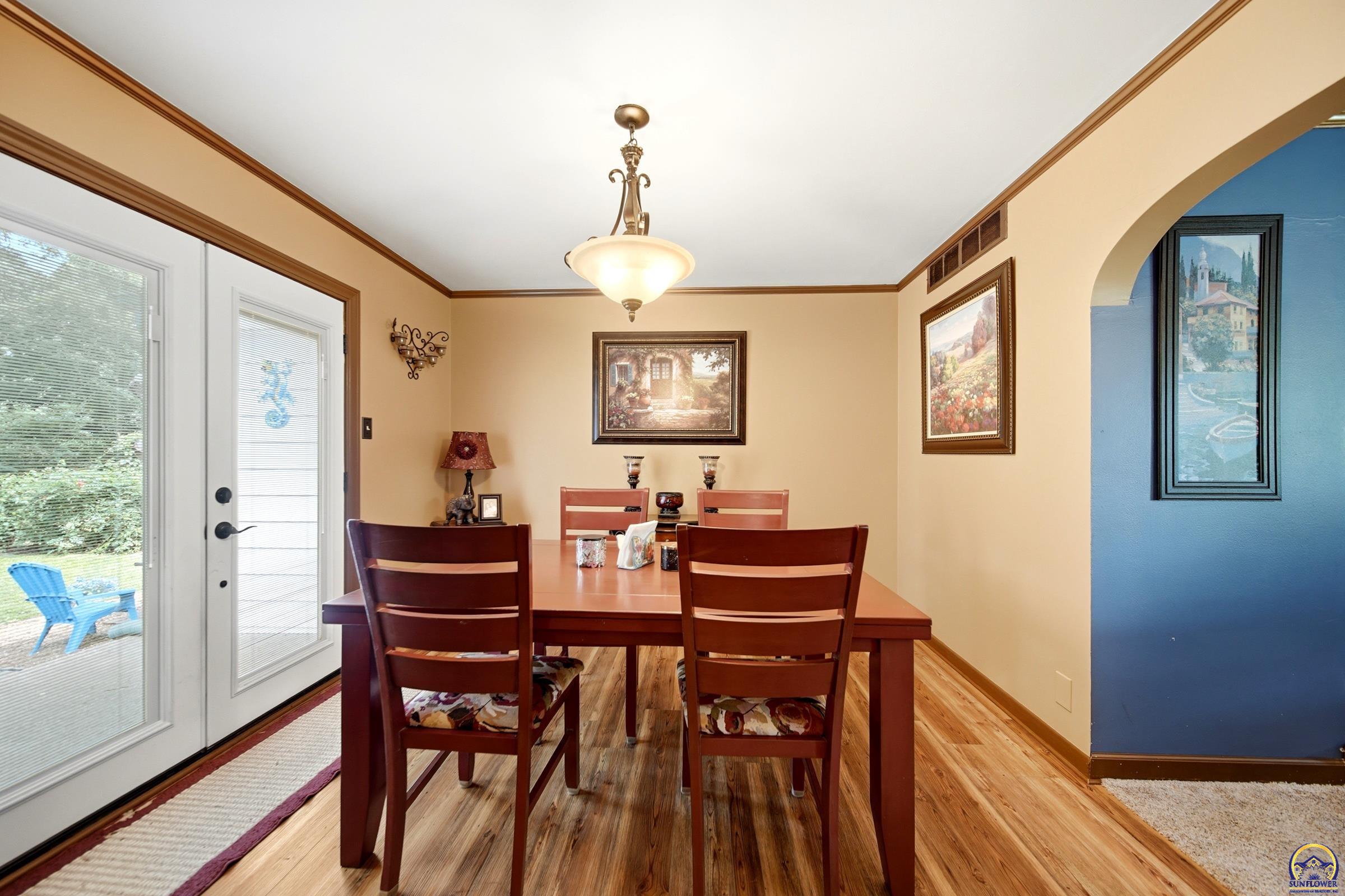 2151 Southwest Burnett Road Topeka, KS 66614 - Photo 12 of 35