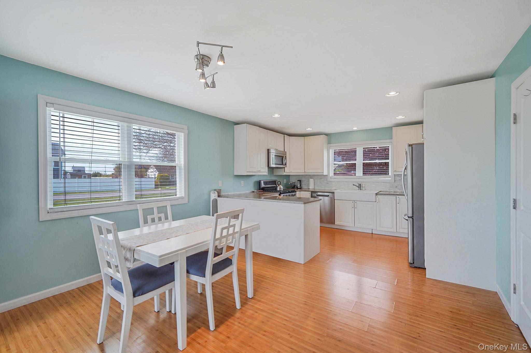 374 Rider Avenue Patchogue, NY 11772 - Photo 6 of 24