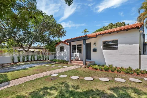 $2,000 | 2327 Southwest 22nd Terrace, Miami, FL 33145