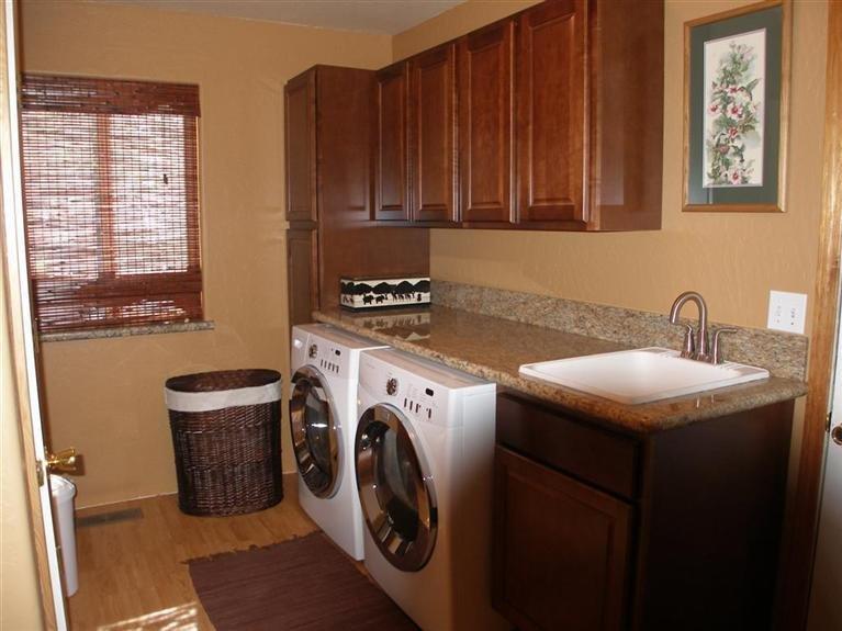 185 Verde Lane Merlin, OR 97532 - Photo 26 of 33 Washer and dryer included
