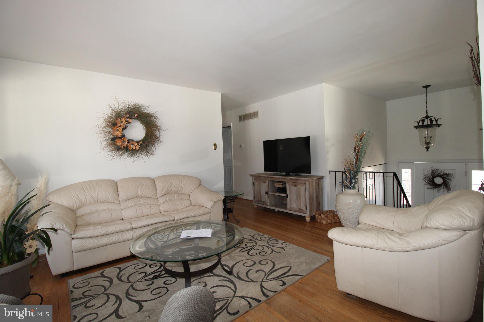 31 Northfield Road Newark, DE 19713 - Photo 11 of 54 a living room with furniture and a flat screen tv