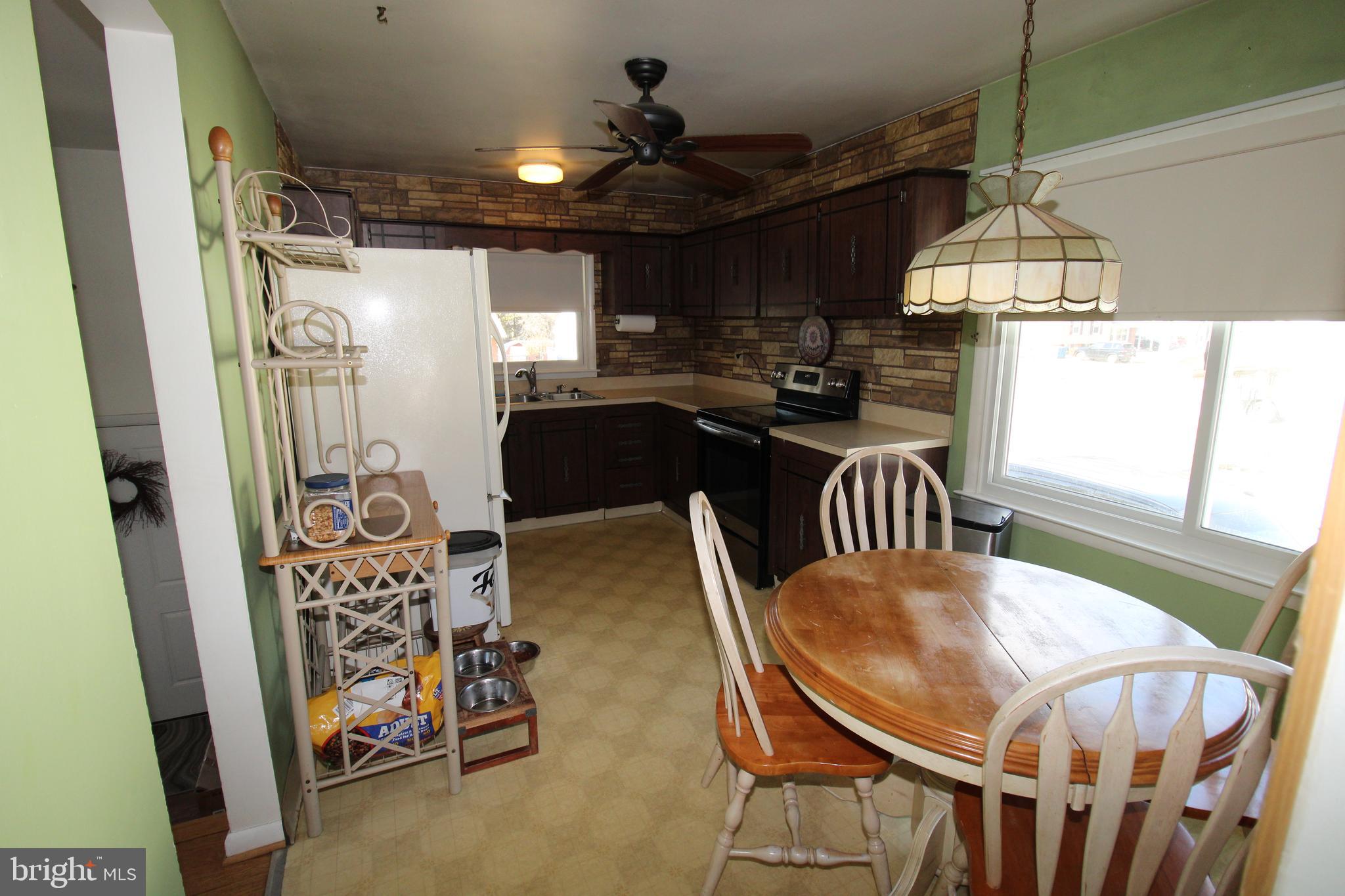 31 Northfield Road Newark, DE 19713 - Photo 16 of 54 a dining room with furniture a chandelier and window