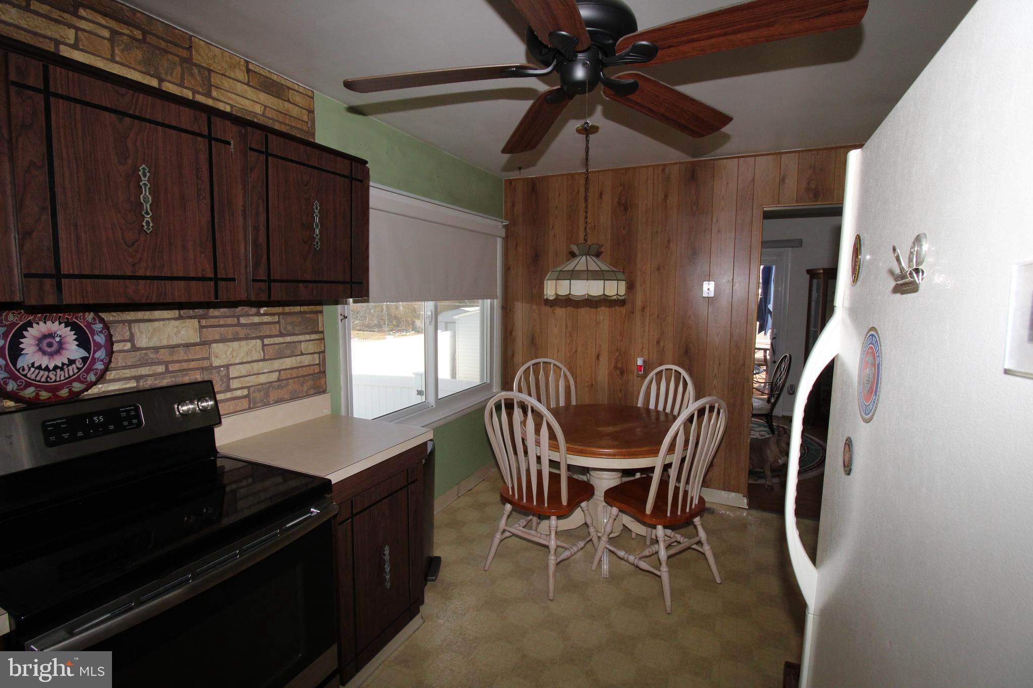 31 Northfield Road Newark, DE 19713 - Photo 17 of 54 a dining room with furniture and window