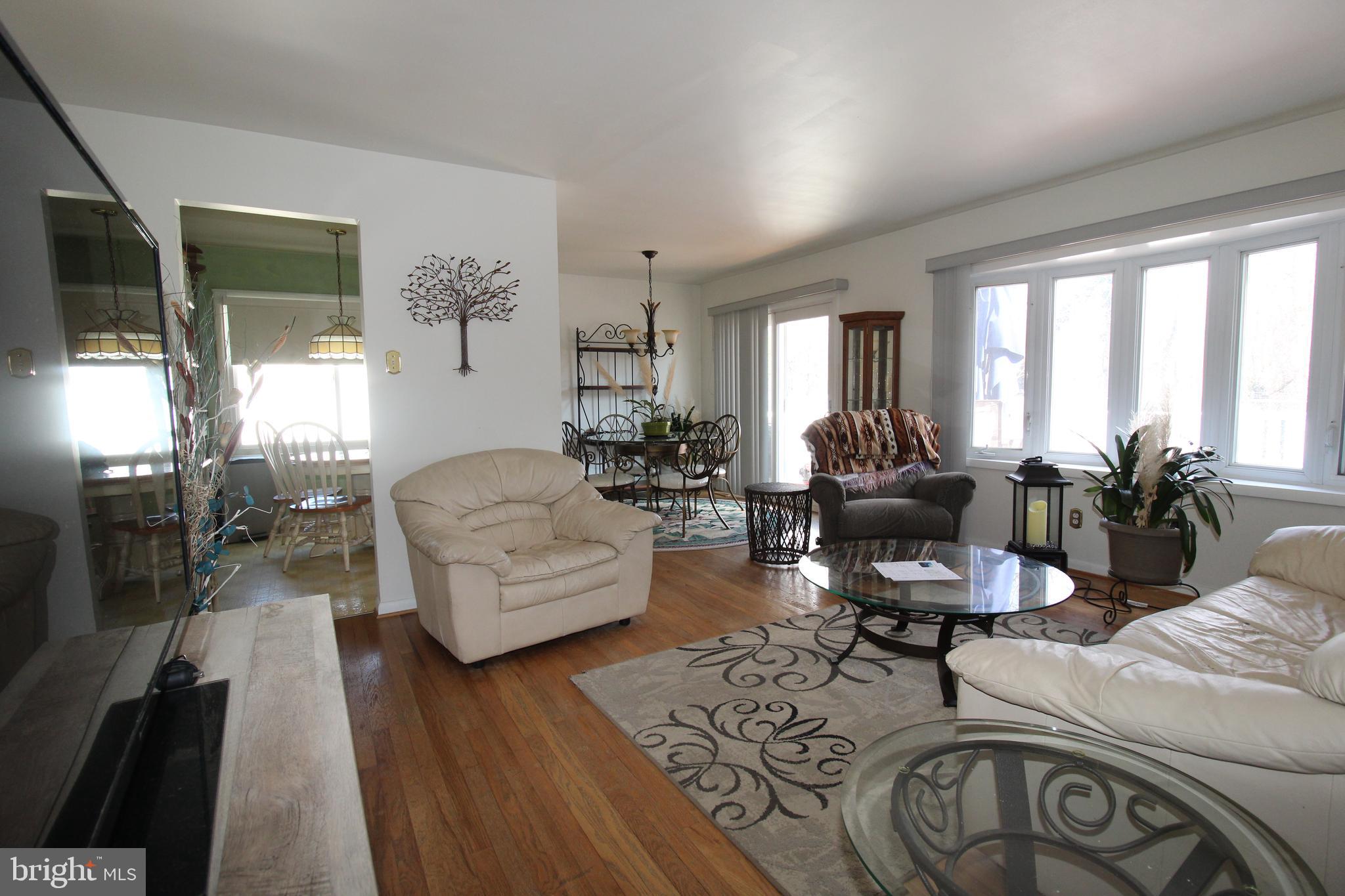 31 Northfield Road Newark, DE 19713 - Photo 4 of 54 a living room with furniture and a large window