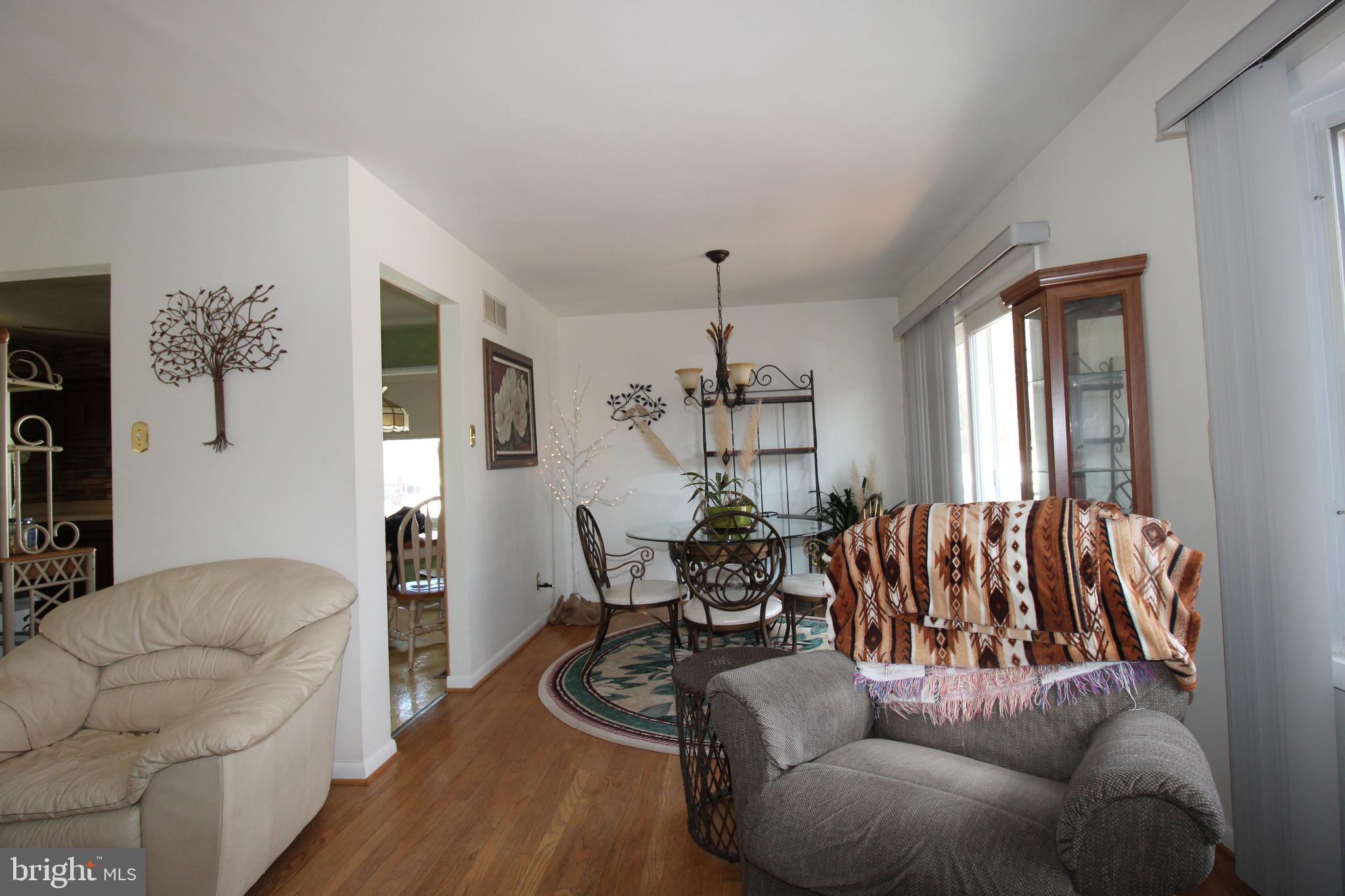 31 Northfield Road Newark, DE 19713 - Photo 5 of 54 a living room with furniture and a large window