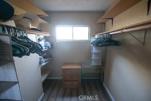 a view of entryway and kitchen