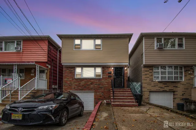 $2,100 | 360 Cator Avenue, Unit 2, Jersey City, NJ 07305