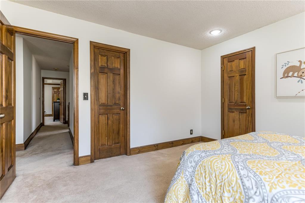 8336 Rosehill Road Lenexa, KS 66215 - Photo 36 of 55