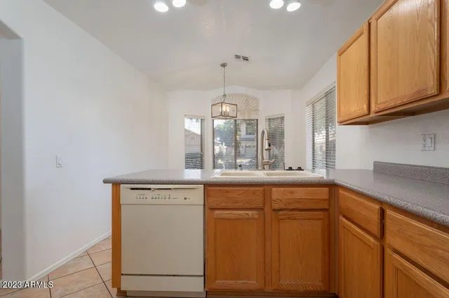 $2,300 | 1452 West Blue Ridge Way, Chandler, AZ 85248