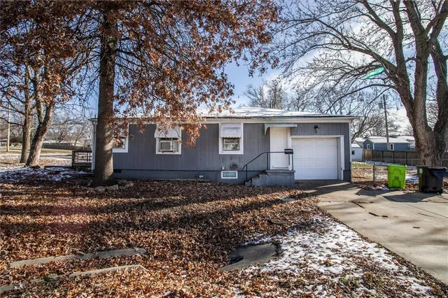 $160,000 | 215 West North Street, Belton, MO 64012