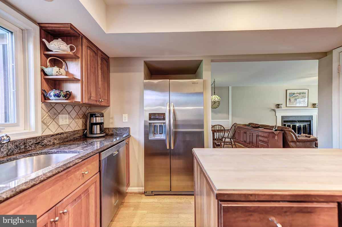 1139 Bandy Run Road Herndon, VA 20170 - Photo 14 of 30 Kitchen ^ Must SEE Virtual Tour Link