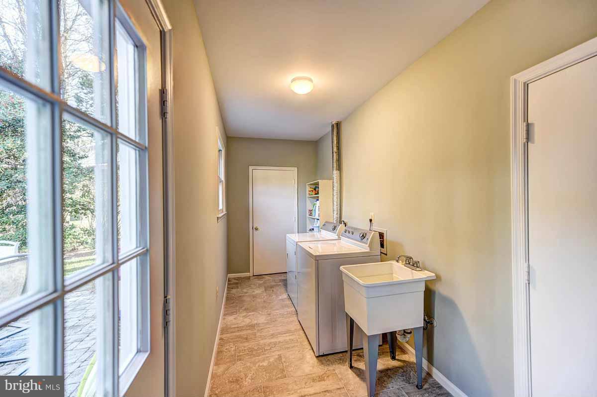 1139 Bandy Run Road Herndon, VA 20170 - Photo 18 of 30 Mud Room ^ Must SEE Virtual Tour Link