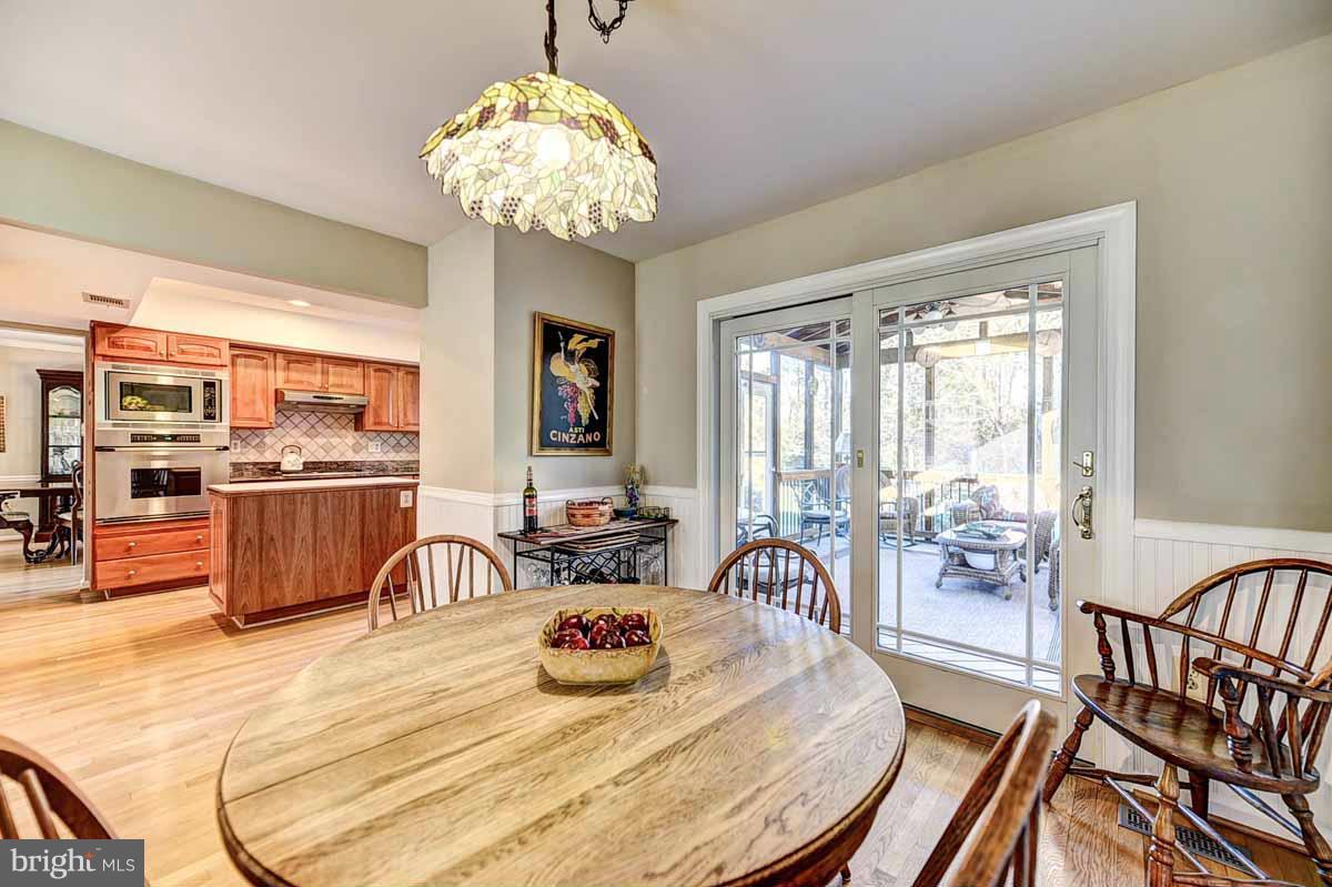 1139 Bandy Run Road Herndon, VA 20170 - Photo 10 of 30 Kitchen ^ Must SEE Virtual Tour Link
