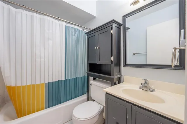 $181,900 | 1230 Chatham Park Drive, Unit C, Pittsburgh, PA 15220