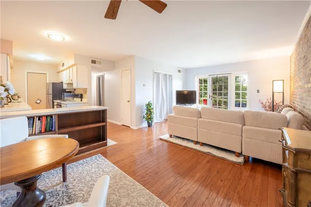 $181,900 | 1230 Chatham Park Drive, Unit C, Pittsburgh, PA 15220