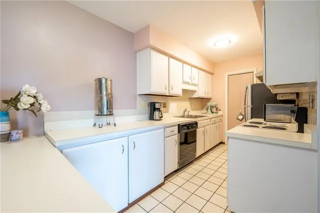 $181,900 | 1230 Chatham Park Drive, Unit C, Pittsburgh, PA 15220