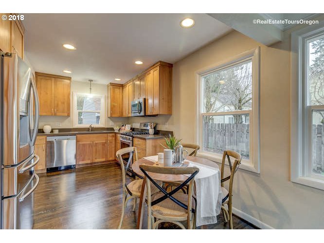 1235 Southwest Carson Street Portland, OR 97219 - Photo 13 of 41