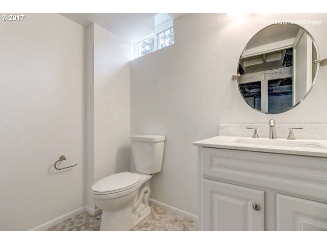 1235 Southwest Carson Street Portland, OR 97219 - Photo 18 of 41