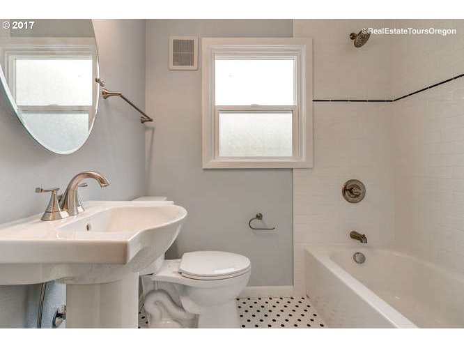 1235 Southwest Carson Street Portland, OR 97219 - Photo 20 of 41