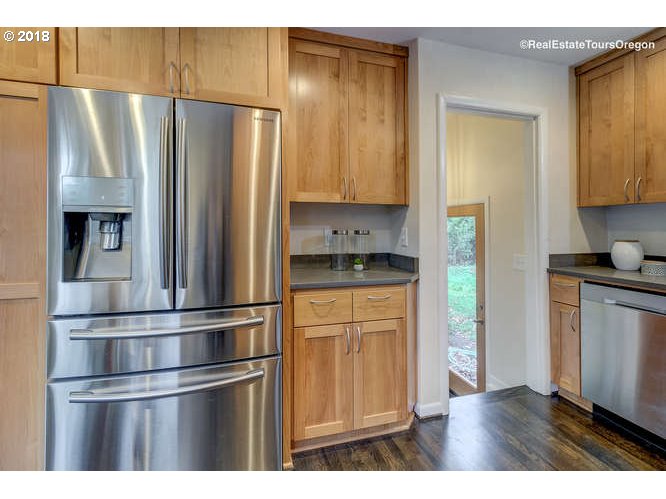 1235 Southwest Carson Street Portland, OR 97219 - Photo 9 of 41