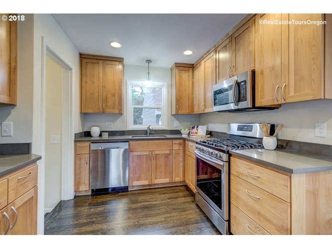 1235 Southwest Carson Street Portland, OR 97219 - Photo 10 of 41