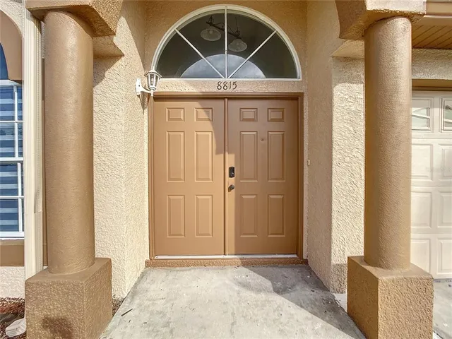 a view of entryway with a front door
