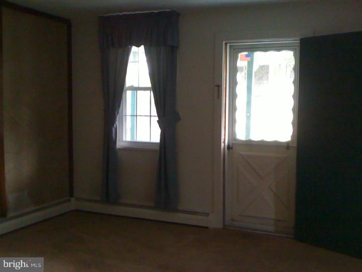 202 Lungren Road Lenni, PA 19052 - Photo 14 of 22 Living Room