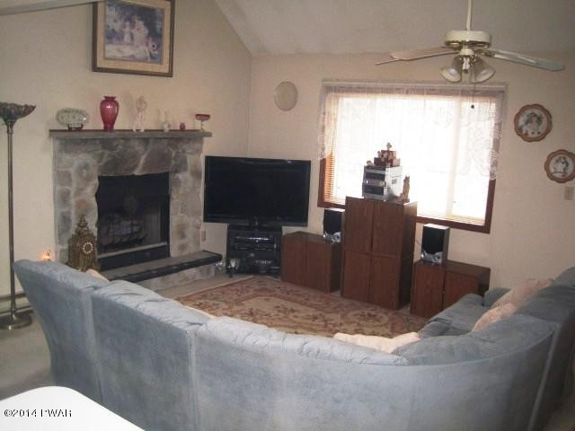1009 Ridge Drive Gouldsboro, PA 18424 - Photo 5 of 37