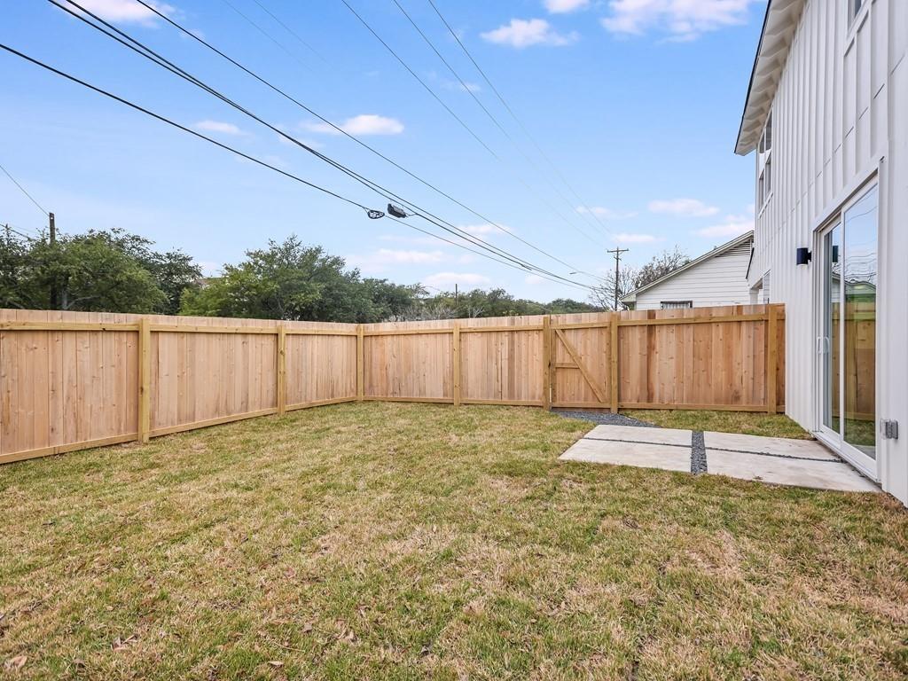 1116 Atkinson Road Austin, TX 78752 - Photo 26 of 27 a view of a backyard