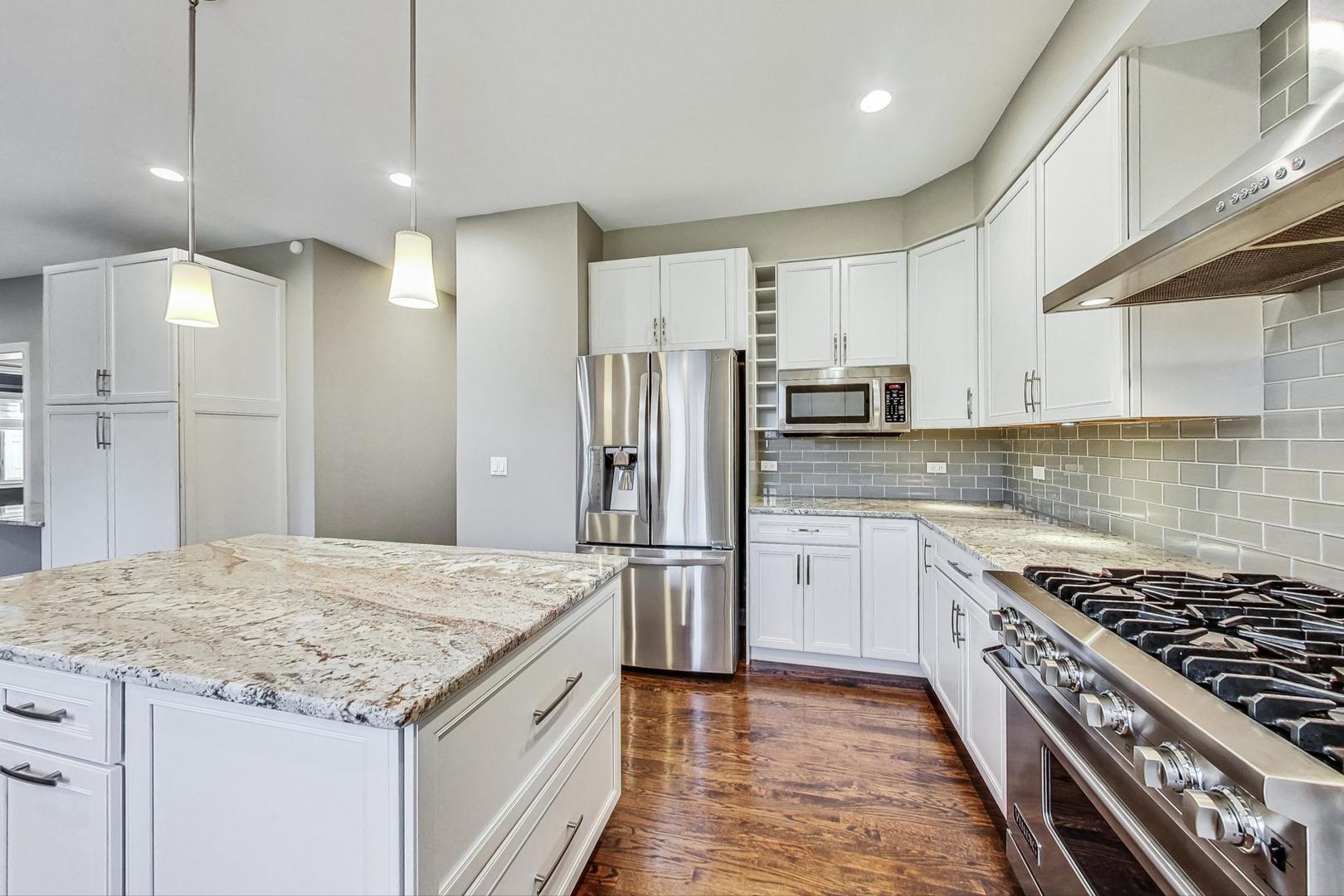 241 Middaugh Road Clarendon Hills, IL 60514 - Photo 8 of 42 Gallery Image 8