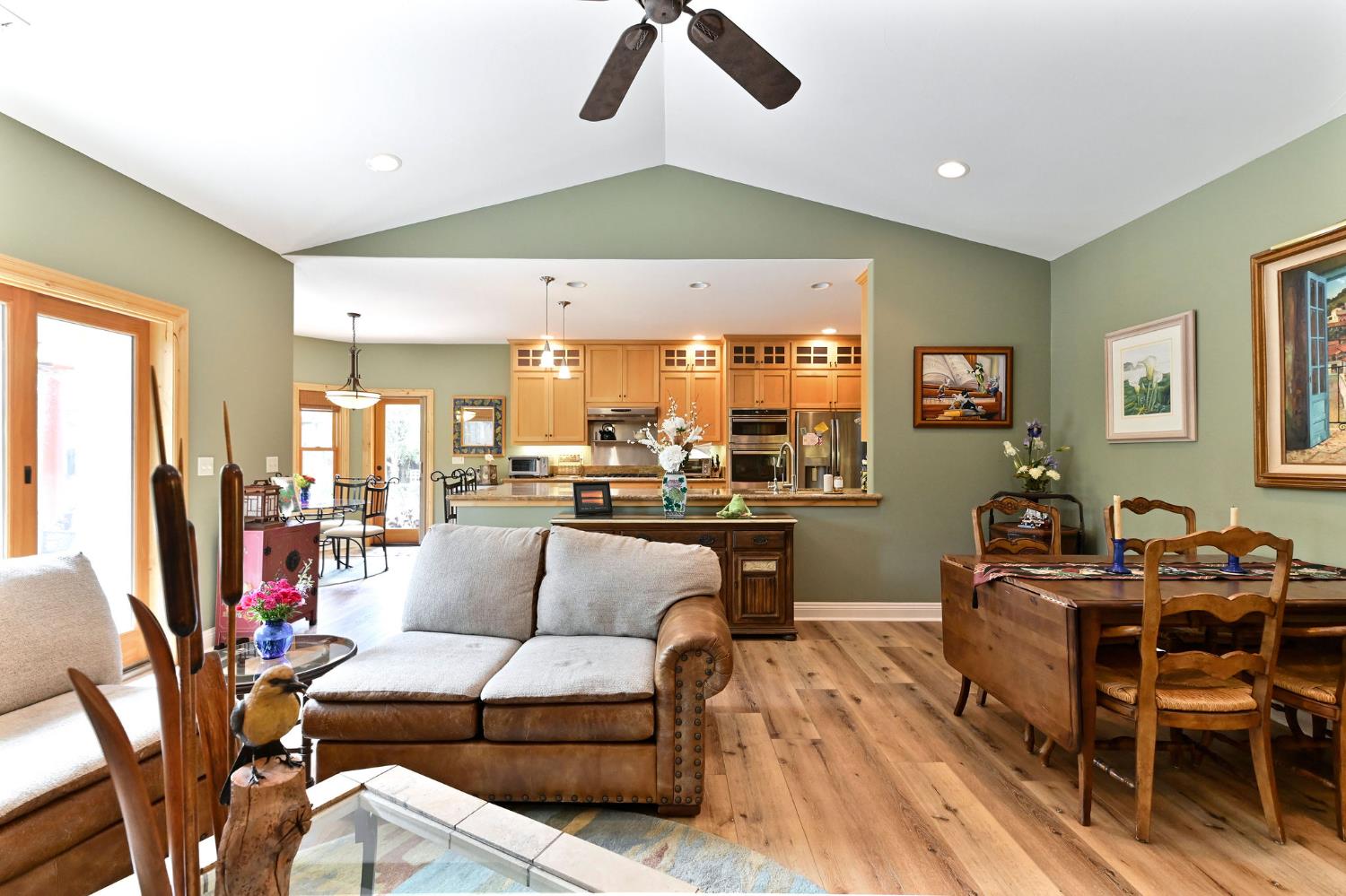 281 Oak Tree Circle Murphys, CA 95247 - Photo 39 of 96 a living room with furniture and a flat screen tv