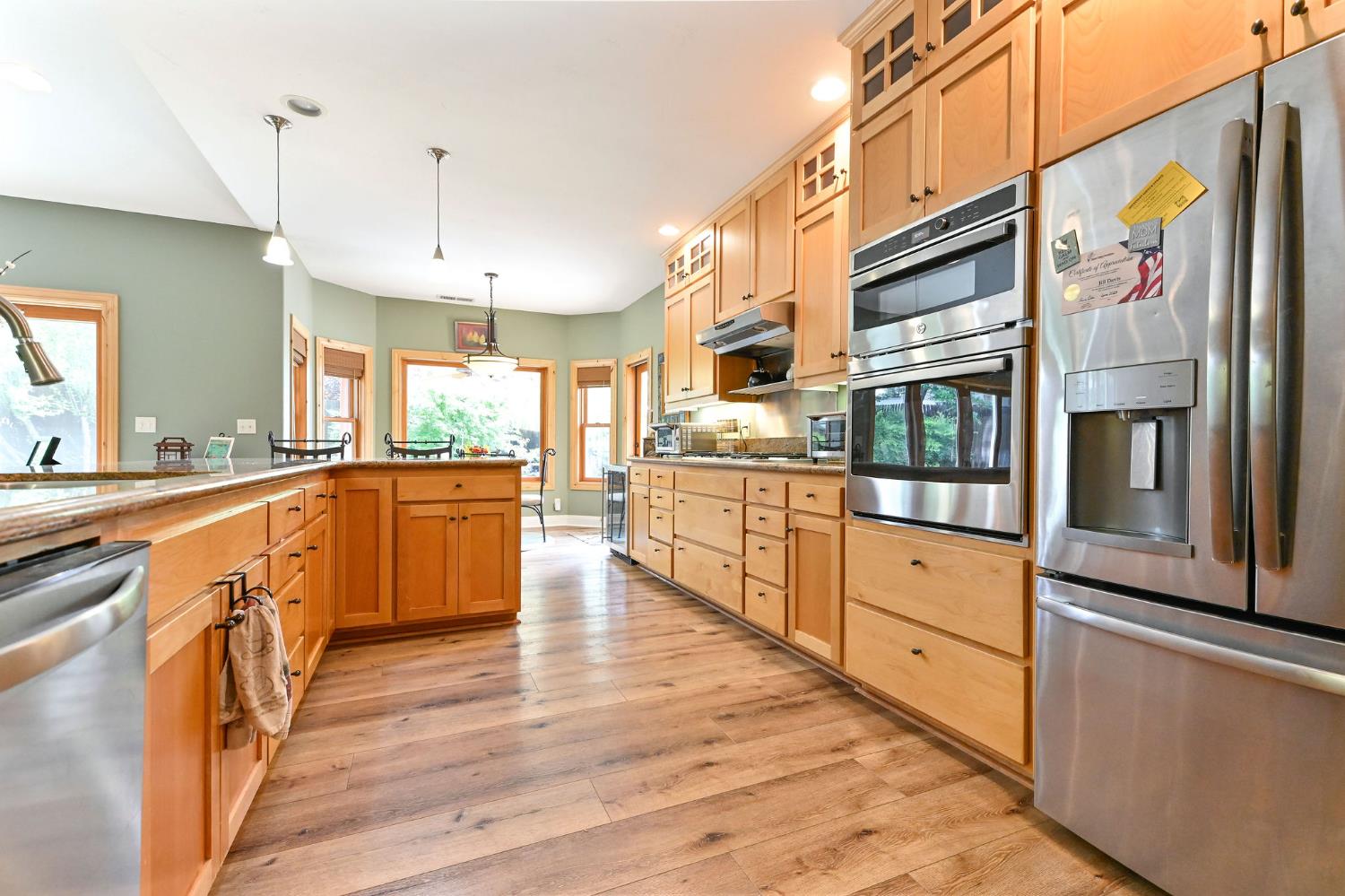 281 Oak Tree Circle Murphys, CA 95247 - Photo 4 of 96 a large kitchen with stainless steel appliances and cabinets