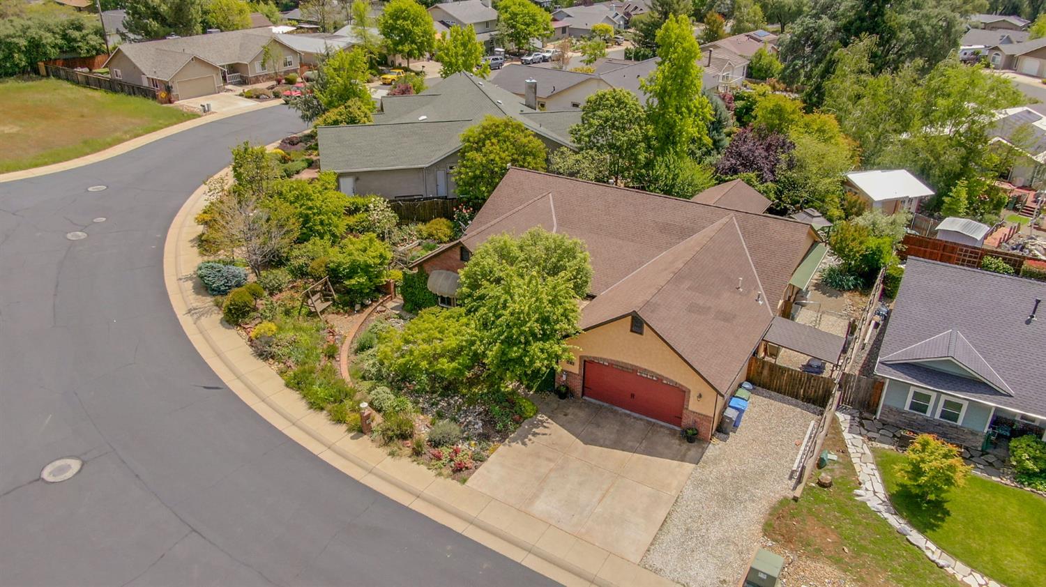 281 Oak Tree Circle Murphys, CA 95247 - Photo 89 of 96 an aerial view of a house with a yard and lake view