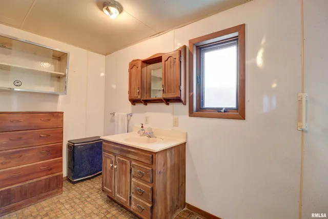 $74,900 | 2002 Garfield Street, Clinton, IA 52732