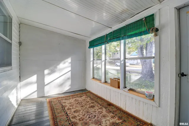 $74,900 | 2002 Garfield Street, Clinton, IA 52732