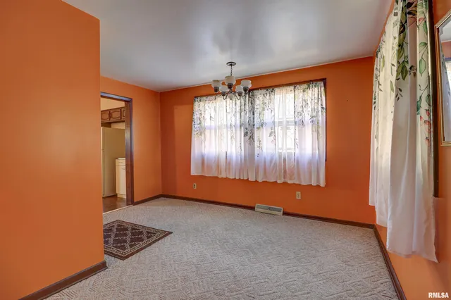 $74,900 | 2002 Garfield Street, Clinton, IA 52732