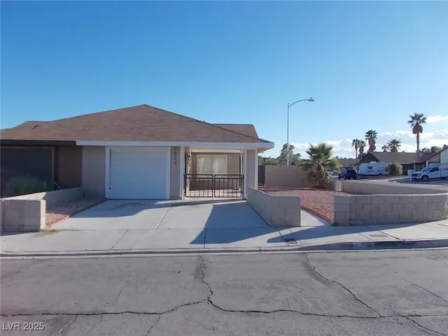 $2,100 | 7053 Mountain Meadow Lane, Las Vegas, NV 89147