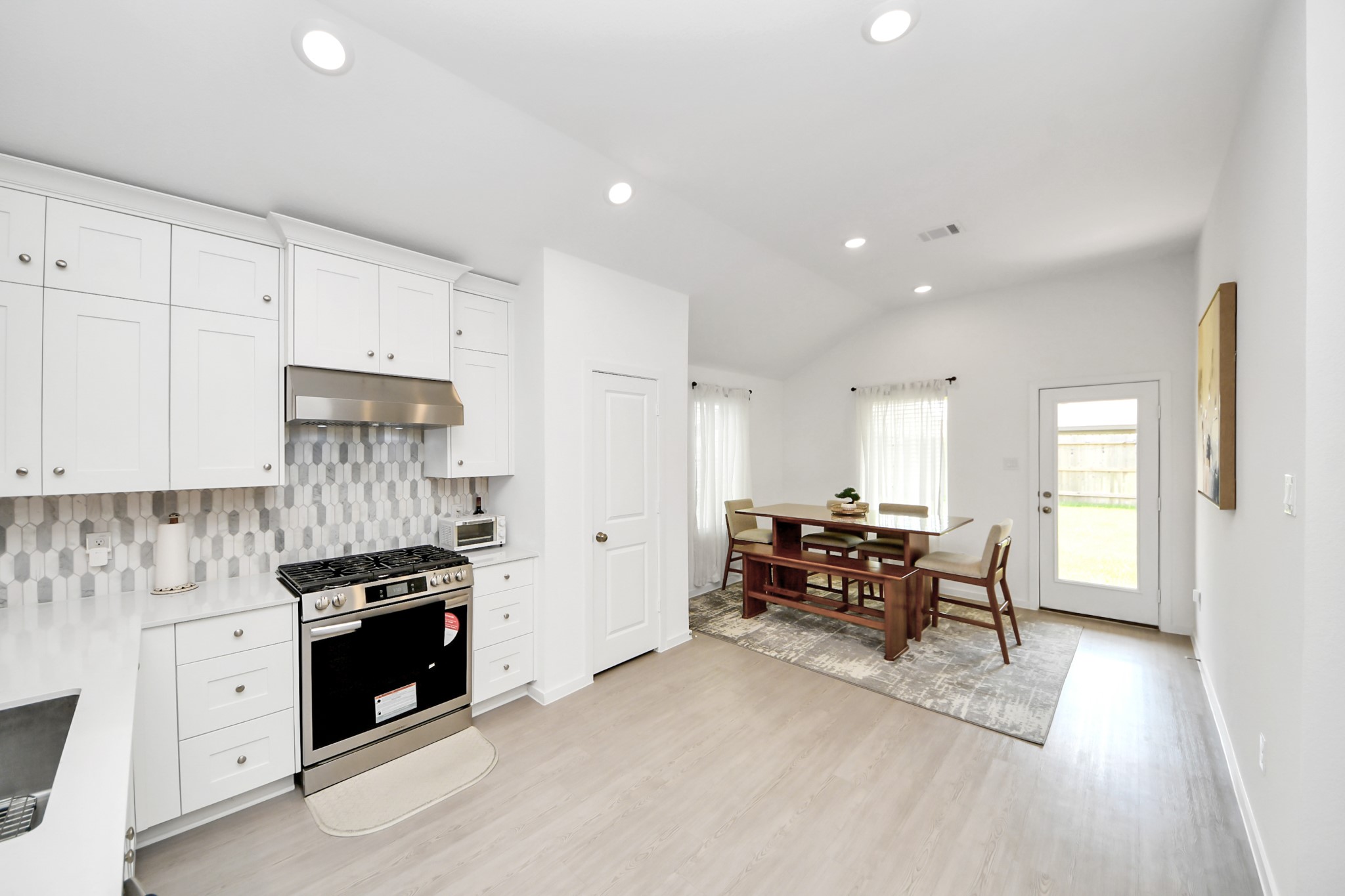 2418 Phantom Quartz Lane Rosharon, TX 77583 - Photo 10 of 27 Gallery Image 10