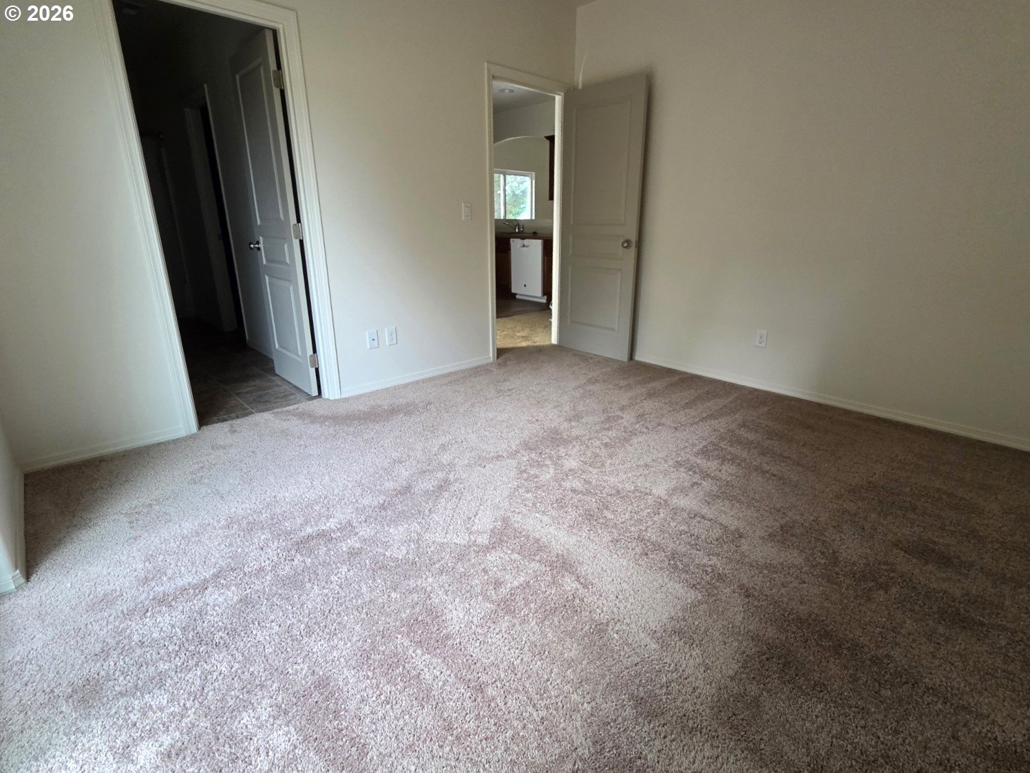 376 Bentgrass Court Sutherlin, OR 97479 - Photo 15 of 17 an empty room with closet and mirror