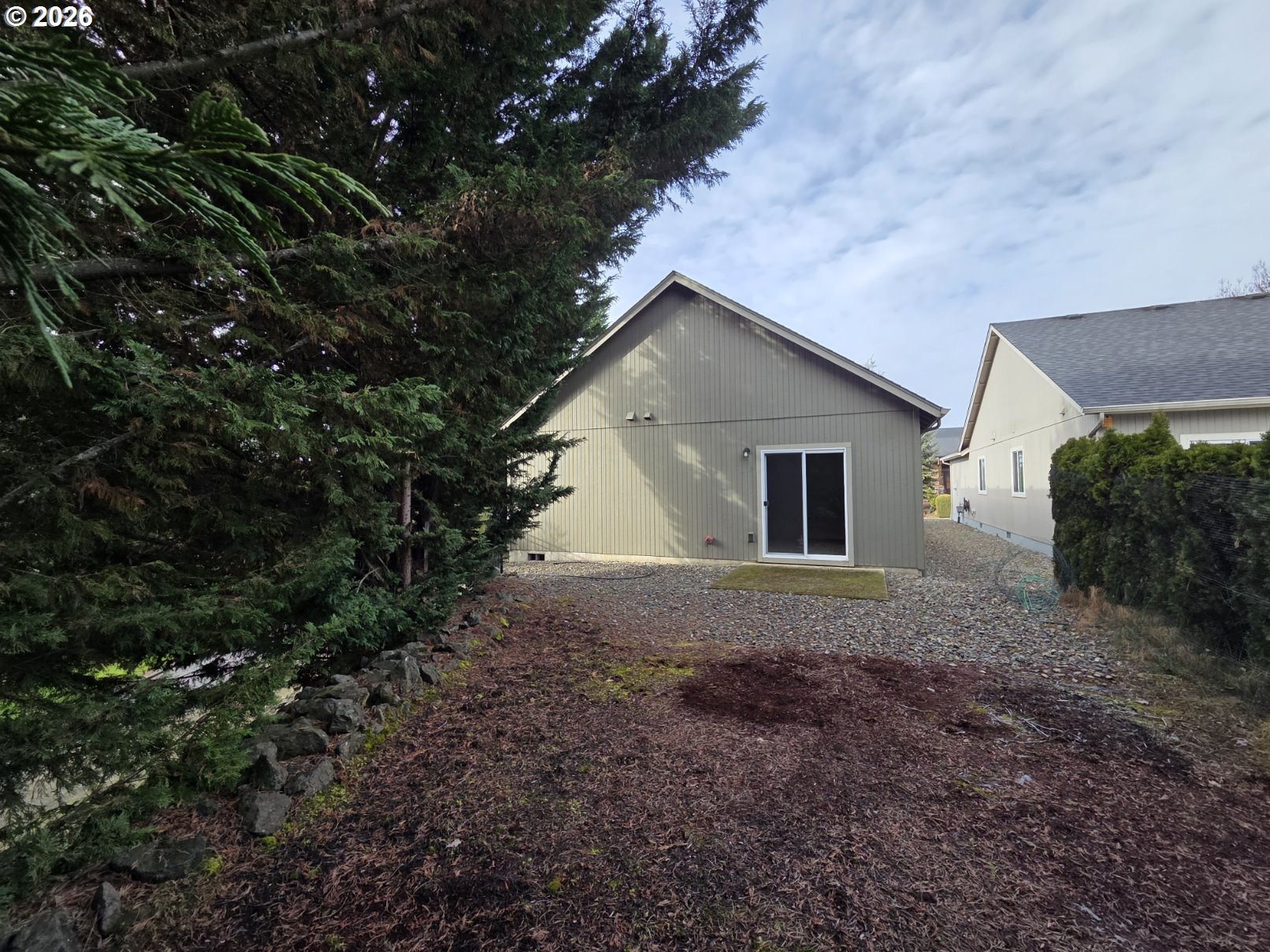 376 Bentgrass Court Sutherlin, OR 97479 - Photo 5 of 17 a view of a house with a yard and garage