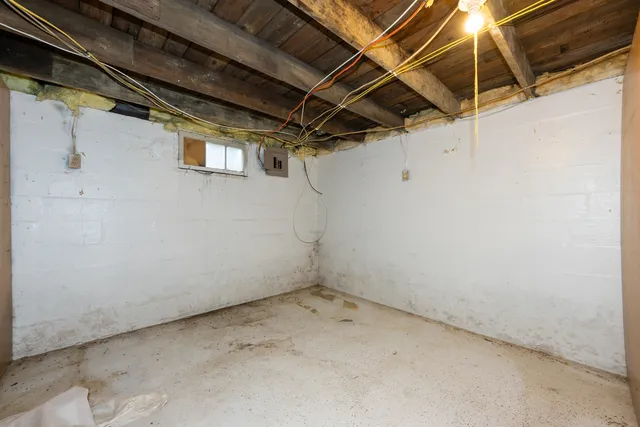 a view of utility room