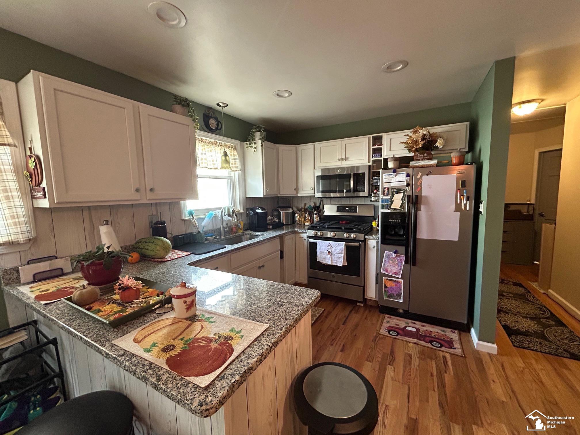 6349 Beech Daly Road Taylor, MI 48180 - Photo 6 of 11 50193222-fde1456c-587a-42d2-851c-ee7a694b4454.JPG