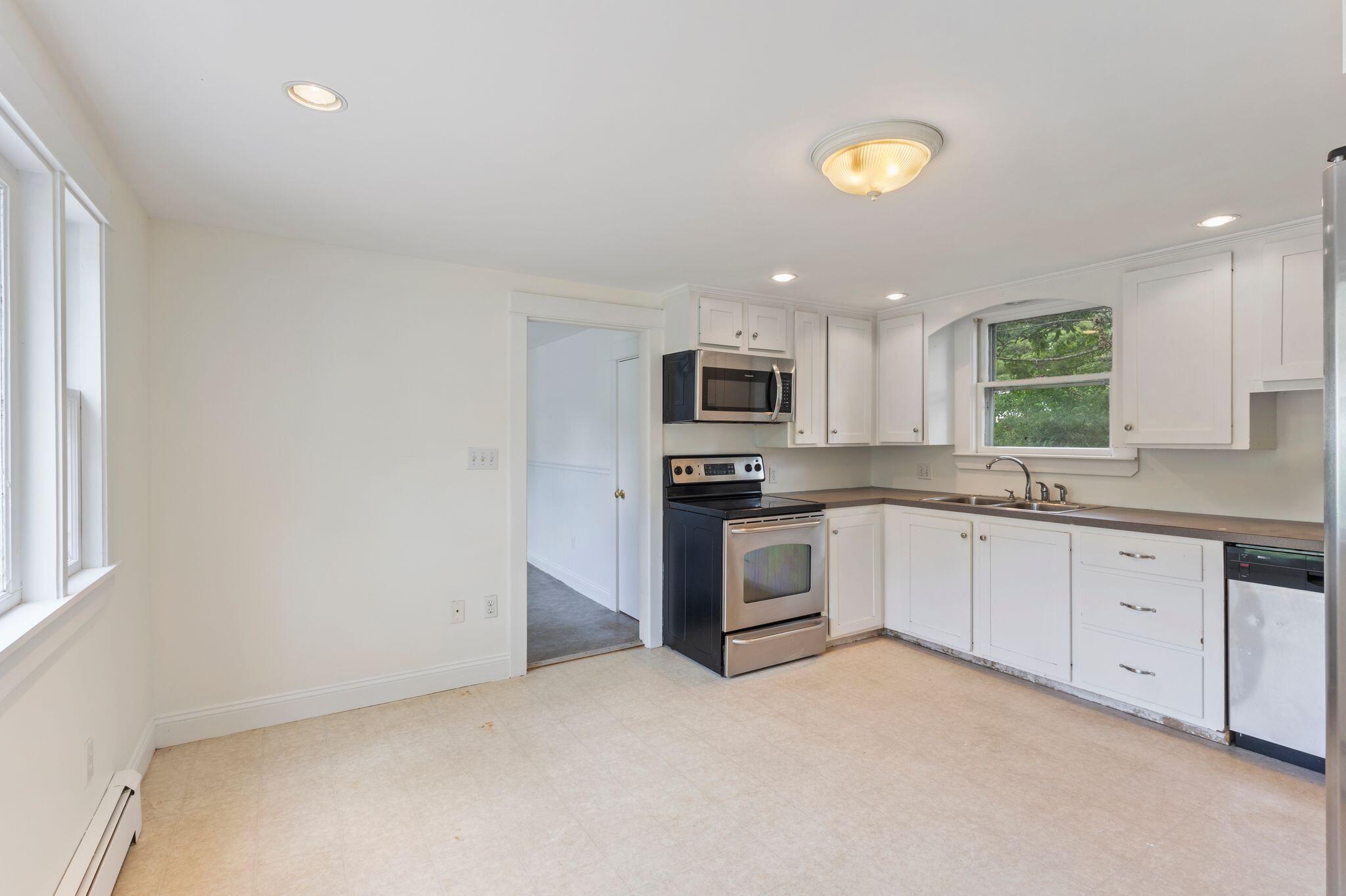 216 Middle Road Falmouth, ME 04105 - Photo 6 of 54 216_Middle_Rd_13