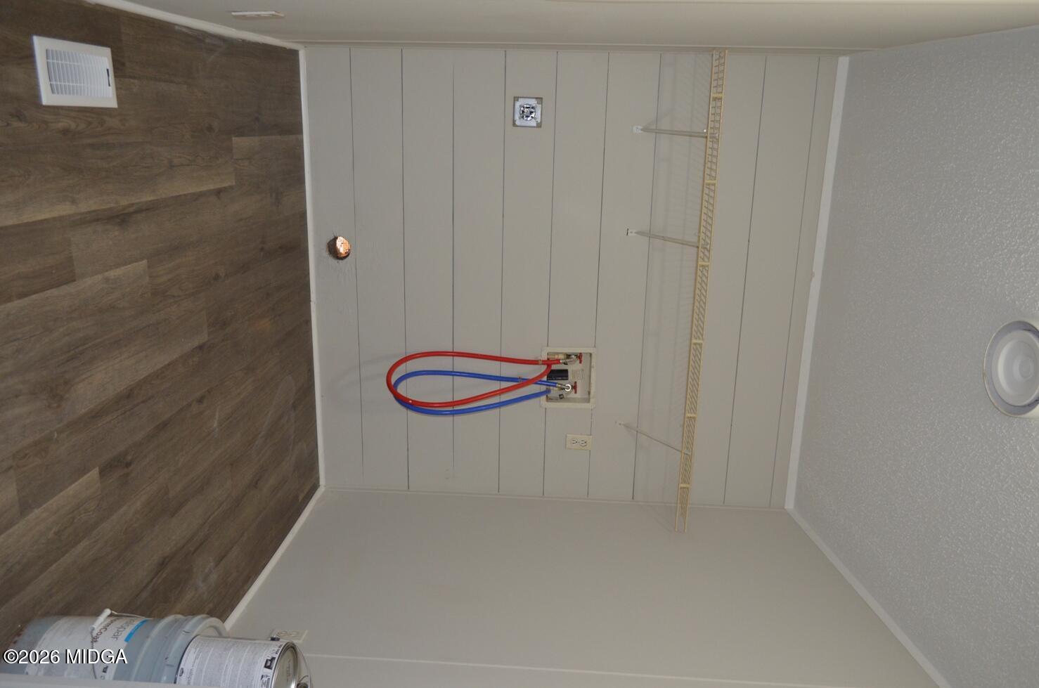 1048 Lee King Road Forsyth, GA 31029 - Photo 7 of 19 a bathroom with a shower