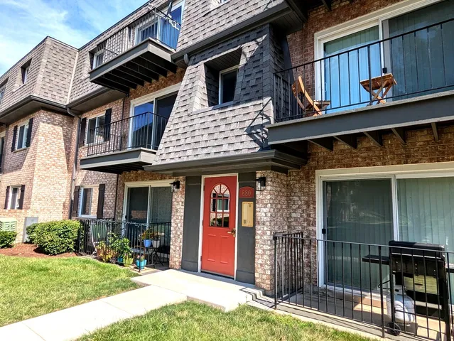 $1,900 | 880 South Plum Grove Road, Unit 210, Palatine, IL 60067